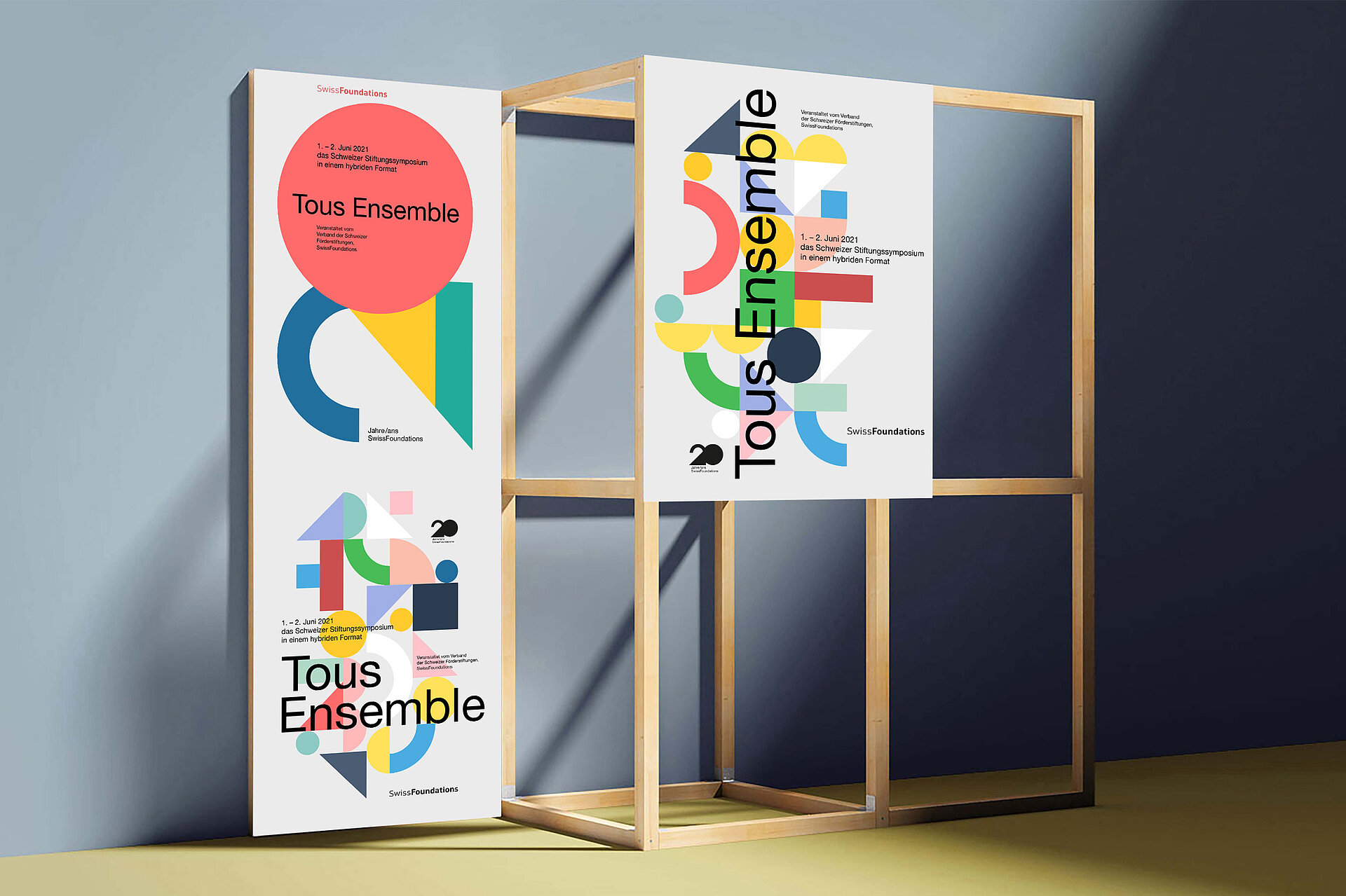 Tous Ensemble Plakate Mockup Holz Rahmen branding bern