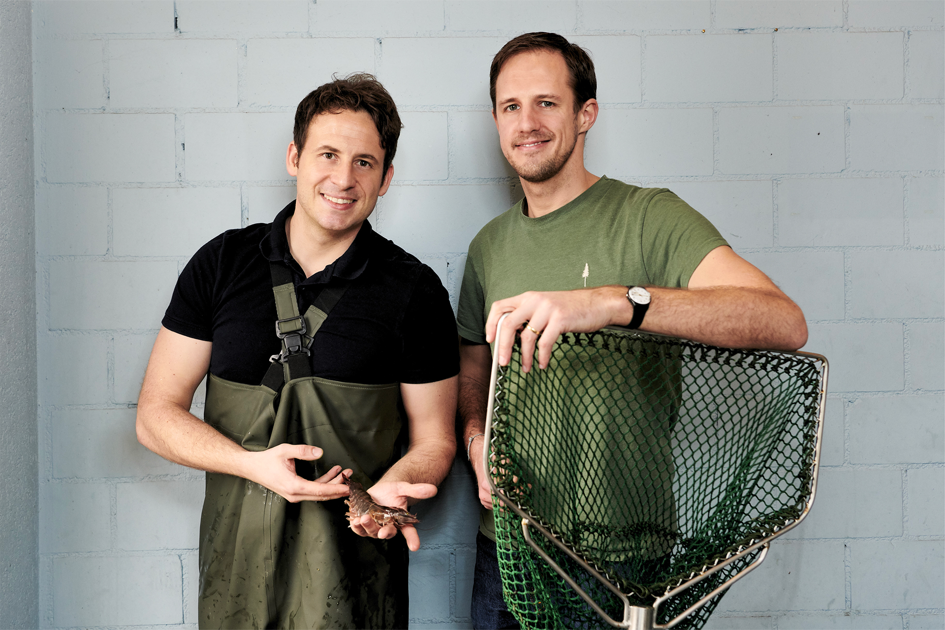 kollegen männer haben garnelen Alexander Dubsky und Andreas Zaugg, die Gründer von Lucky Shrimp.